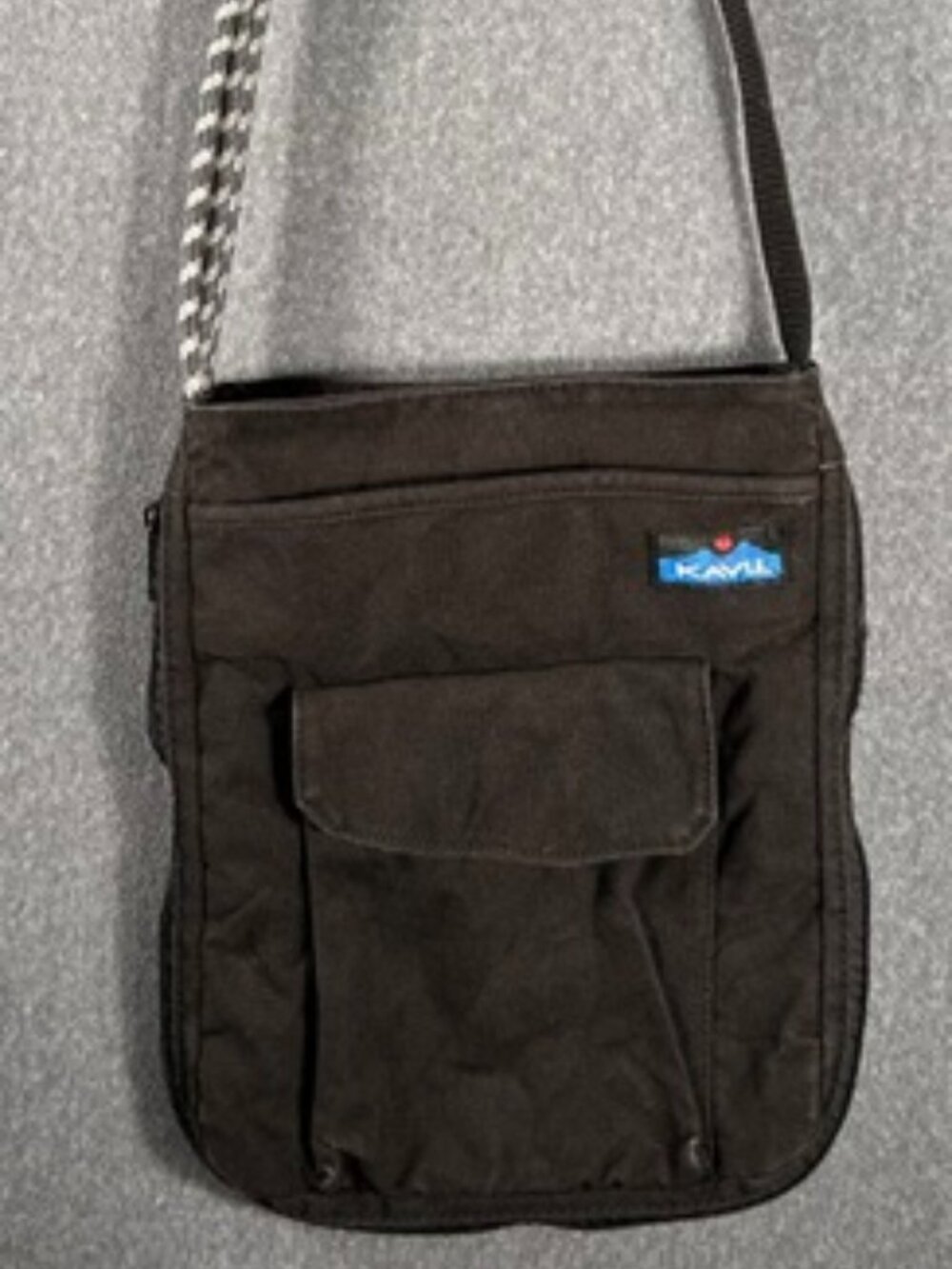 KAVU Crossbody Bag Black Canvas Rope Strap Travel Pouch Zip Pocket